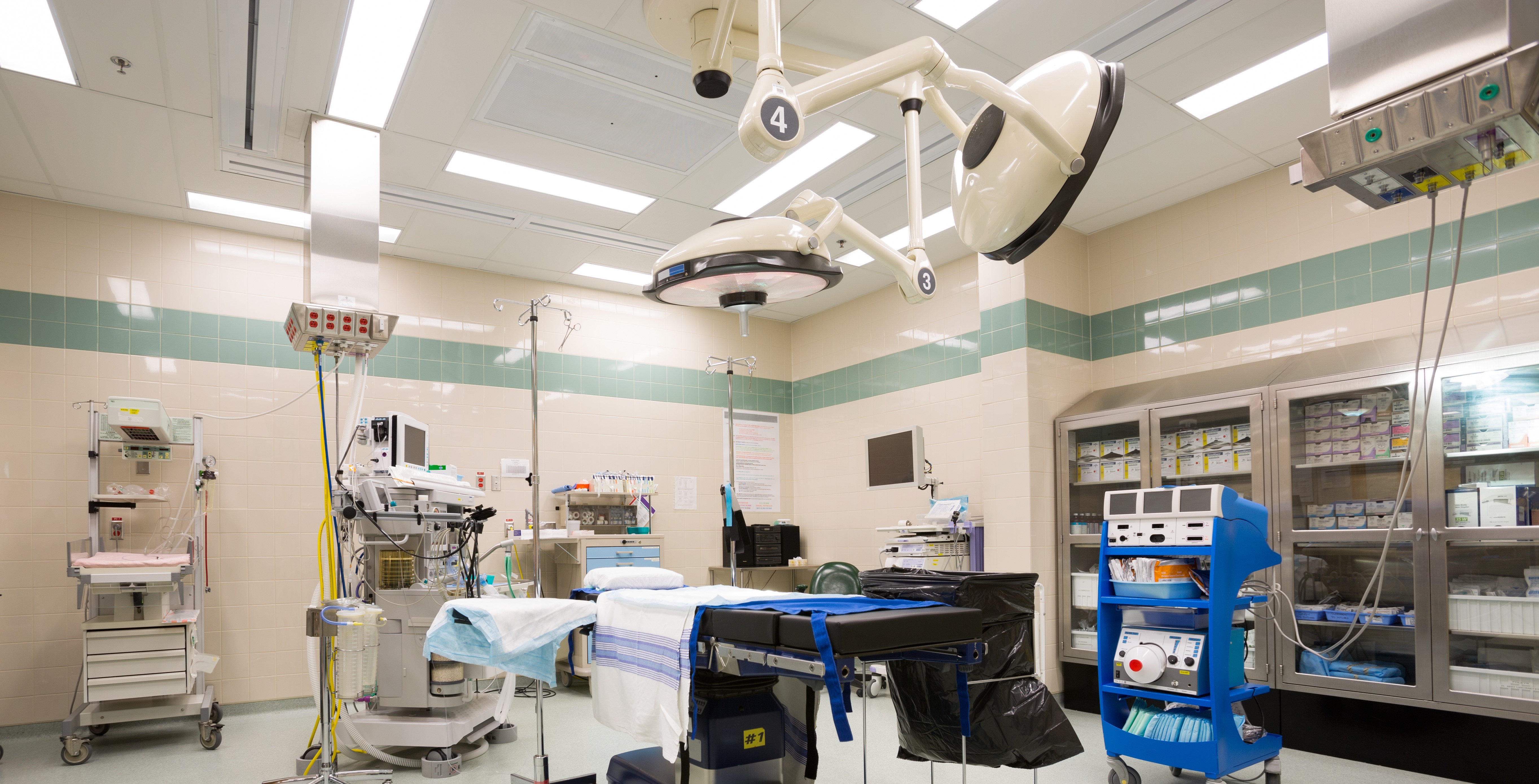 Operating_theatre_-_Crop.jpg